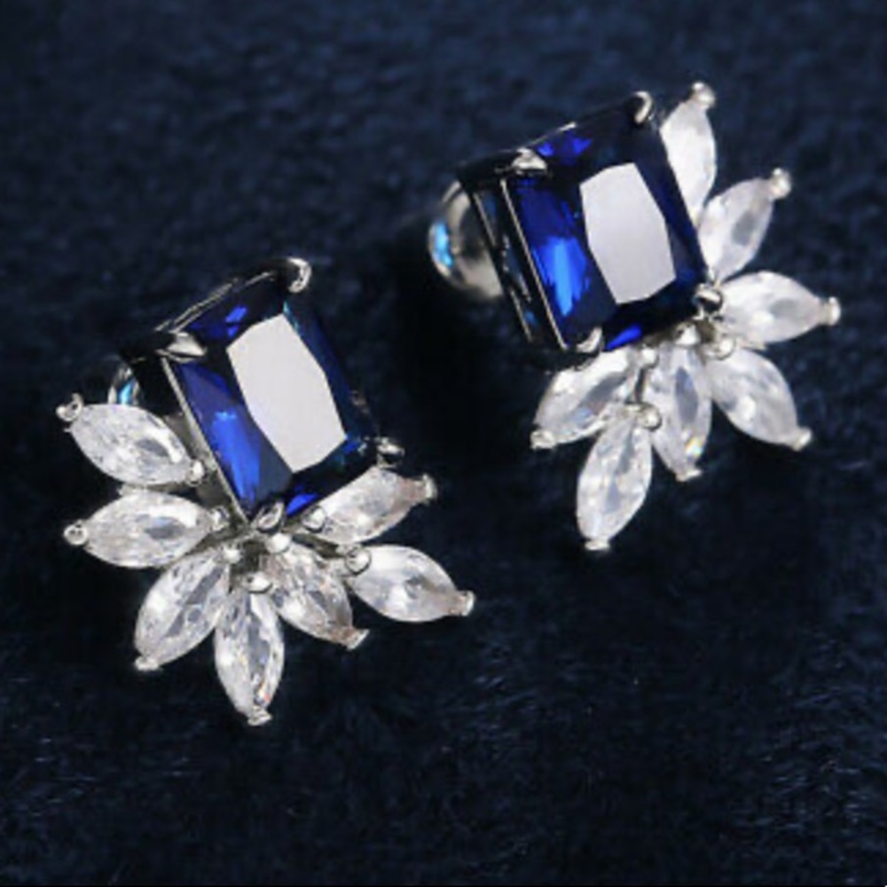New Sterling silver diamond Earrings